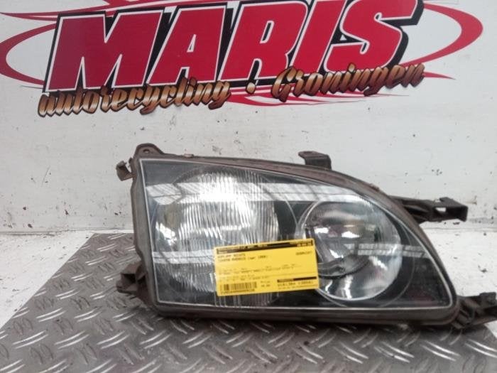 Koplamp rechts van een Toyota Avensis, Gebruikt, -, -, Ophalen of Verzenden