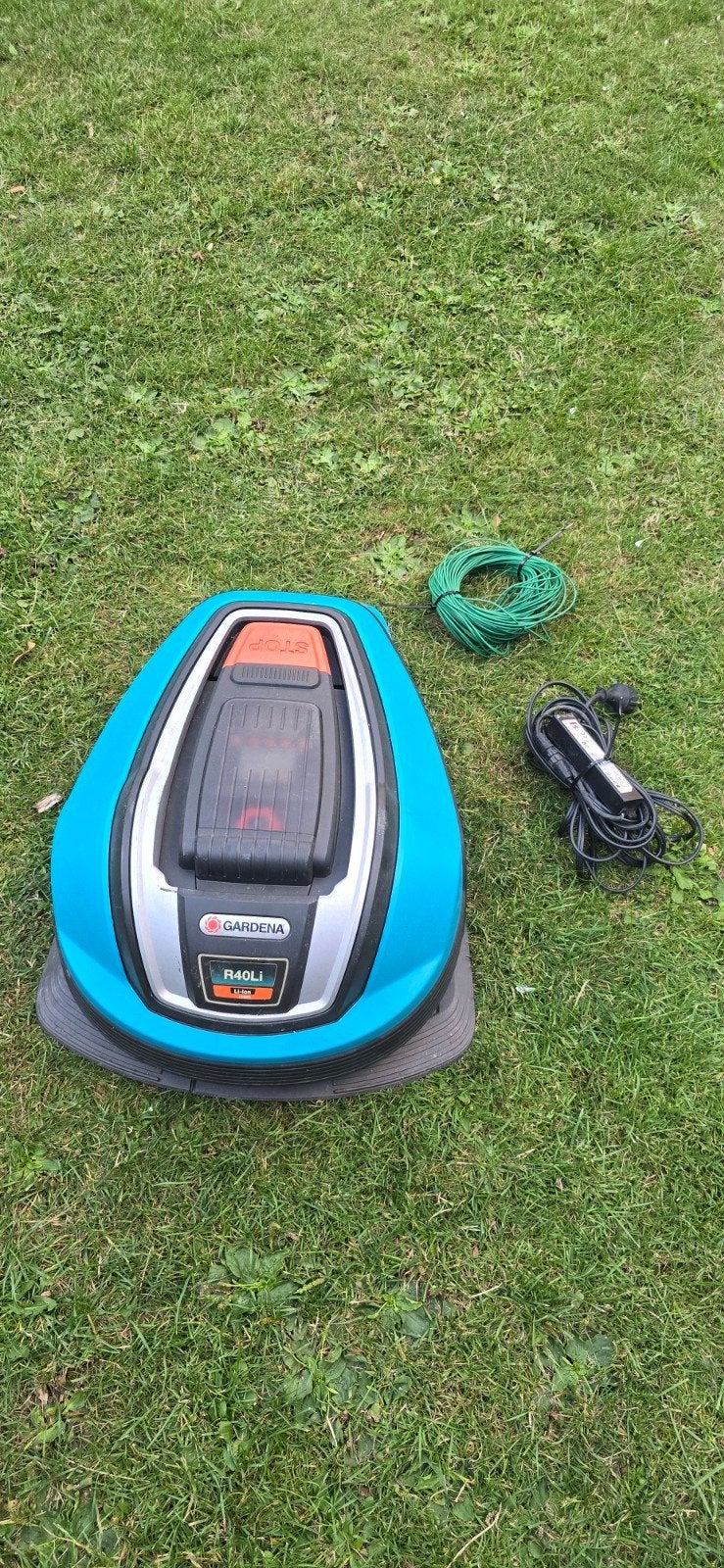 Gardena R40Li Robotmaaier met Laadstation en Begrenzingdraad, Tuin en Terras, Grasmaaiers, Cirkelmaaier, Gebruikt, Minder dan 30 cm
