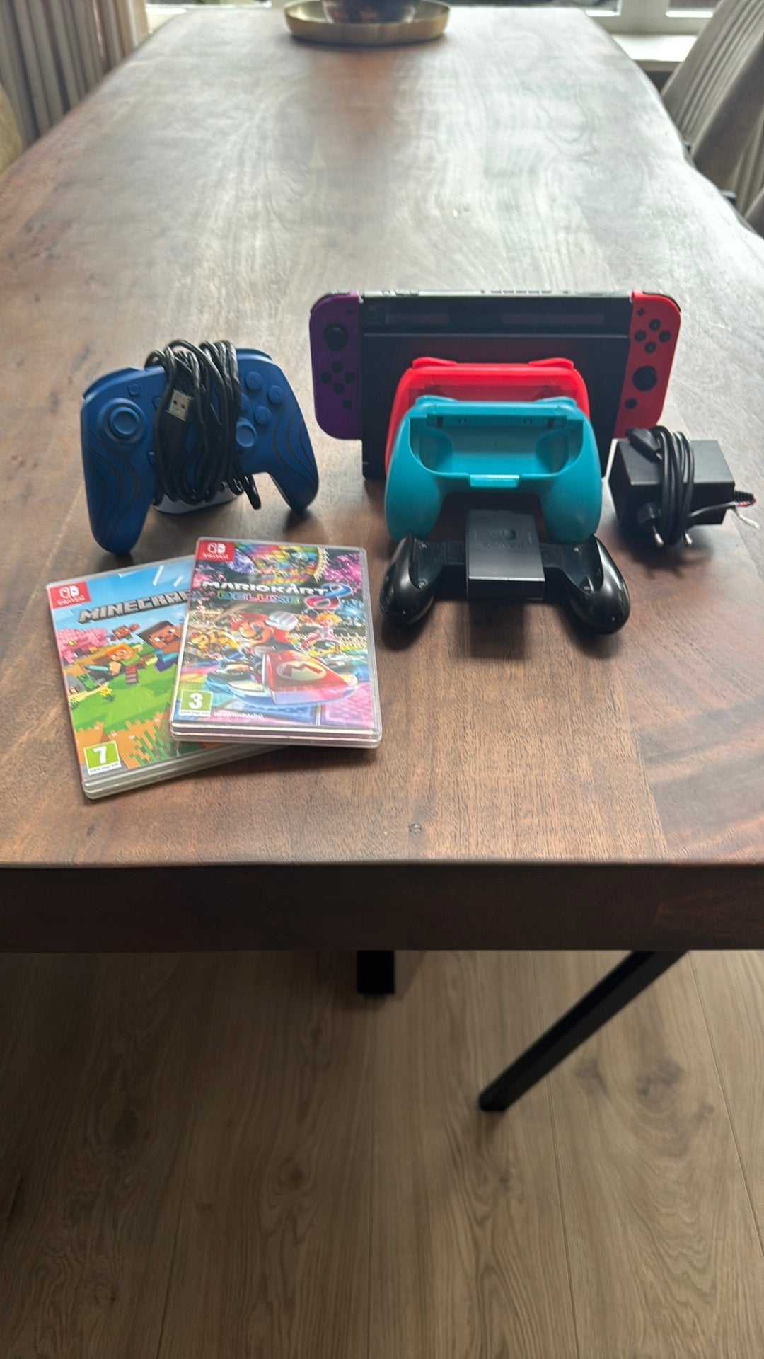 Mooie nintendo switch 1, Spelcomputers en Games, Spelcomputers | Nintendo Switch, Ophalen, Met 2 controllers, Switch Original
