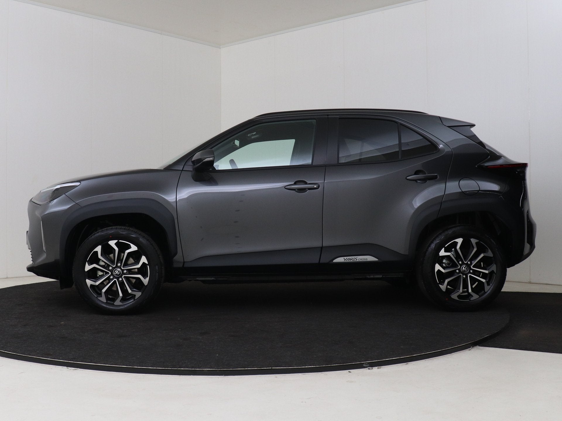 Toyota Yaris Cross 1.5 Hybrid 115 Dynamic (bj 2025), Auto's, 12 maanden, Stof, 116 pk, Bedrijf