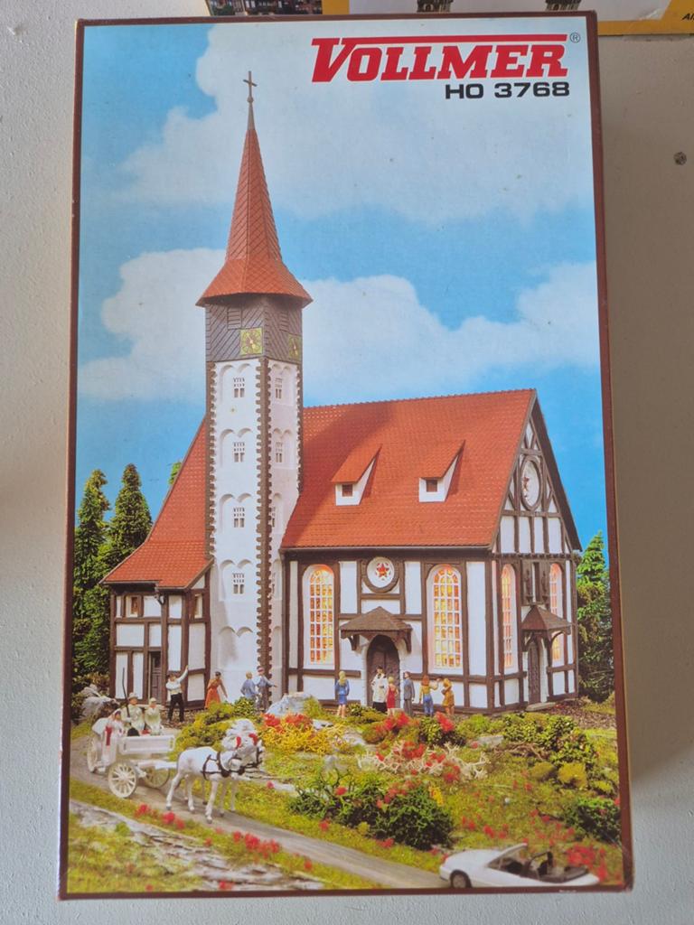 Vollmer H0 43768 Vakwerk kerk Altbach, Hobby en Vrije tijd, Modeltreinen | H0, Overige merken, Gelijkstroom of Wisselstroom, Brug, Tunnel of Gebouw