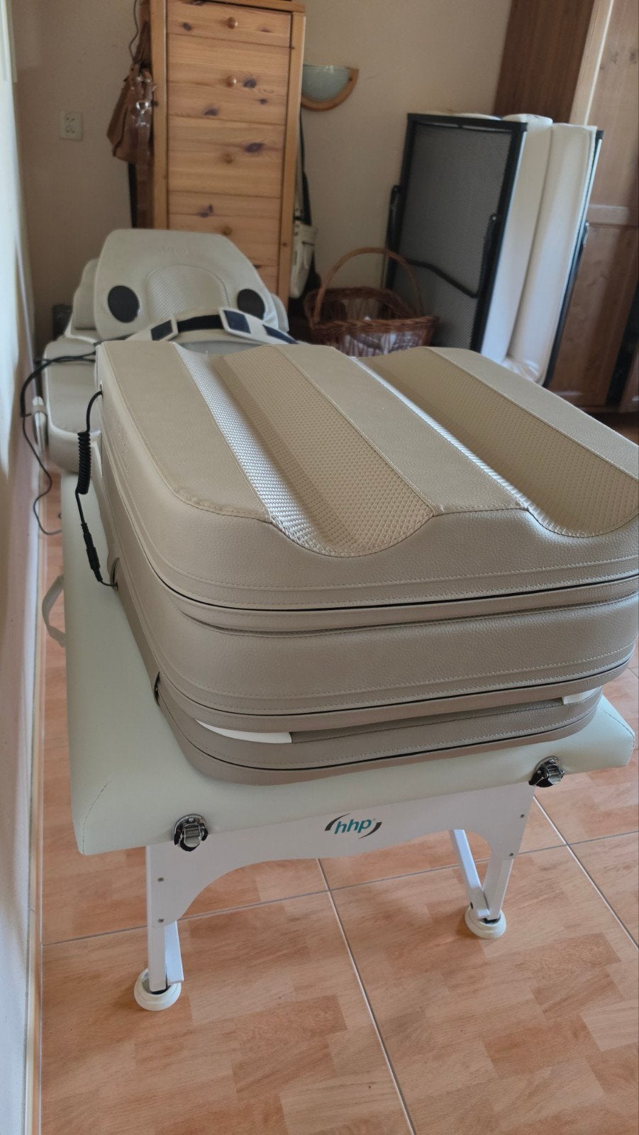 Andulatiematras van hhp. Met onderstel.Type home 3., Sport en Fitness, Massageproducten, Ophalen, Zo goed als nieuw, Massagetafel
