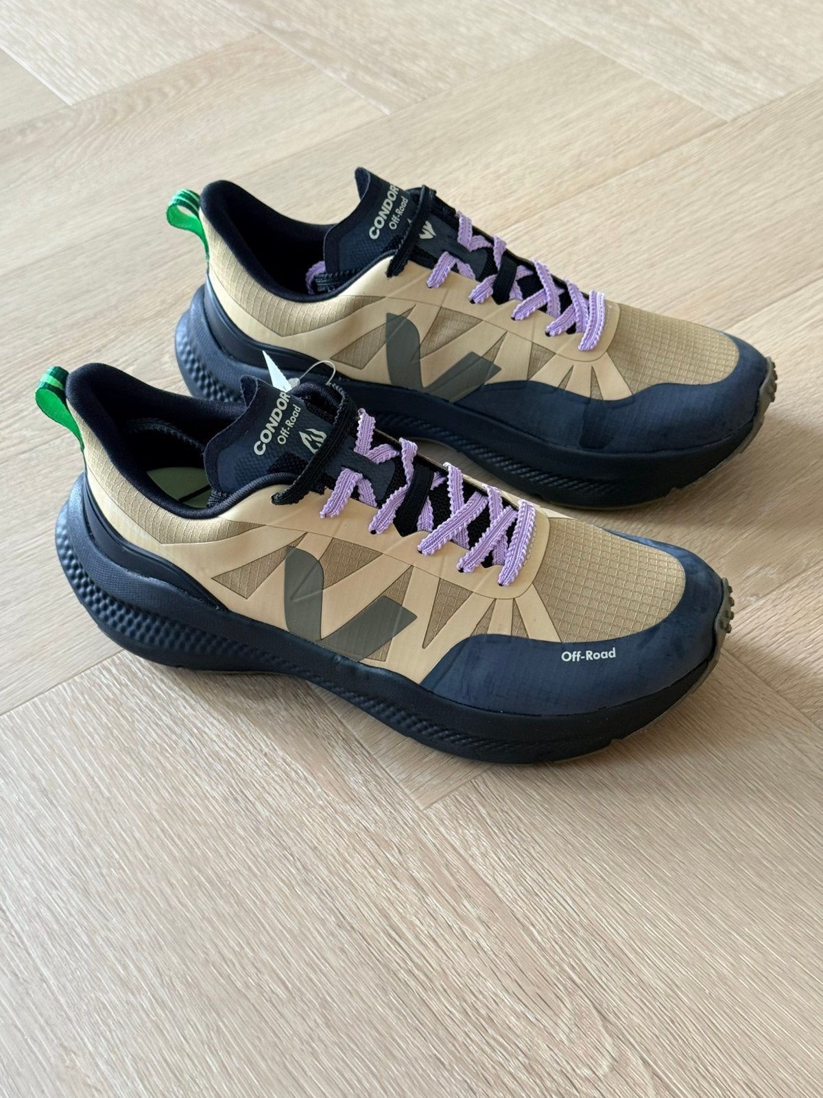 Veja Condor 3 Off-Road x Cesar Villalba, Kleding | Dames, Nieuw, Veja, Ophalen of Verzenden, Sneakers of Gympen
