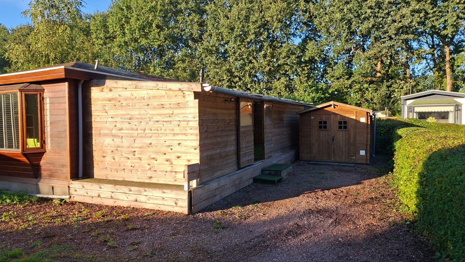 Ruim houten chalet met overkapping en blokhut in Midwolda, Tot en met 4