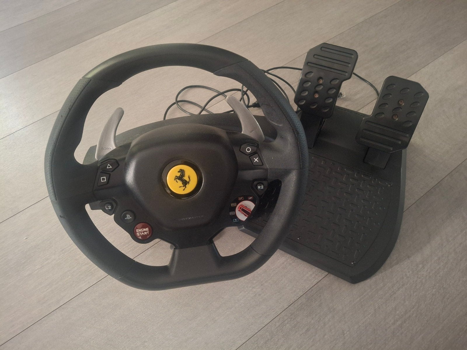 Thrustmaster T80 RW Ferrari 488 GTB racestuur met pedalen, Ophalen, Racestuur, Gebruikt, PlayStation