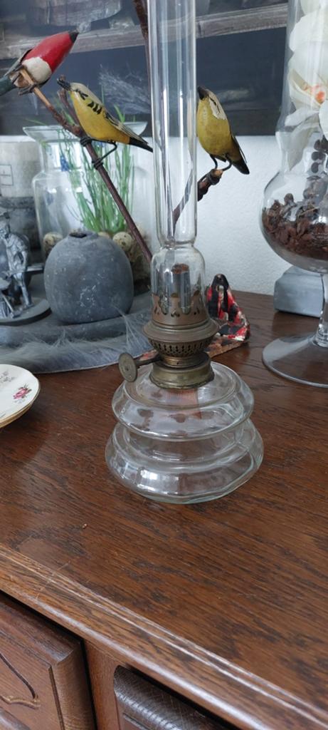 Antieke olielamp - Glazen voet en koperen brander, Antiek en Kunst, Ophalen