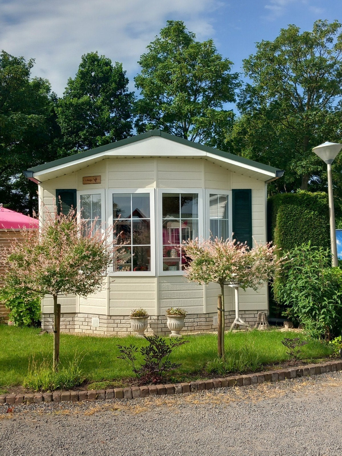 Mooie chalet / stacaravan te koop.