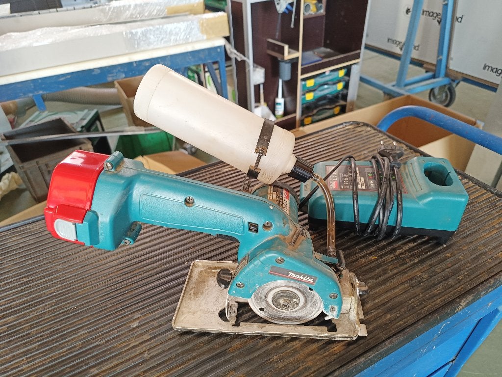 Makita accu glaszaag, Gebruikt