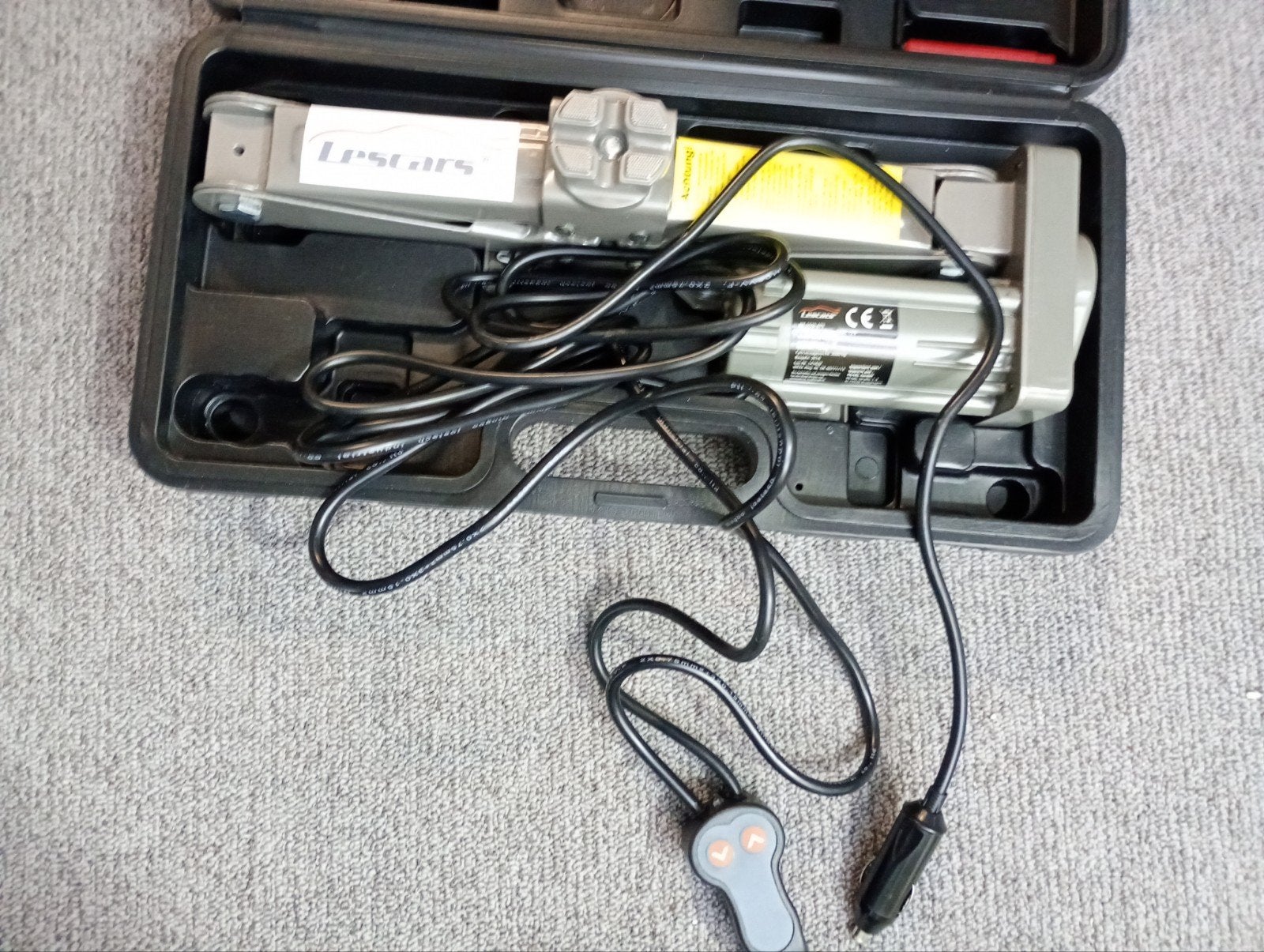 krik stabilisator 12 volt voor camper 2stuks., Ophalen of Verzenden, Zo goed als nieuw