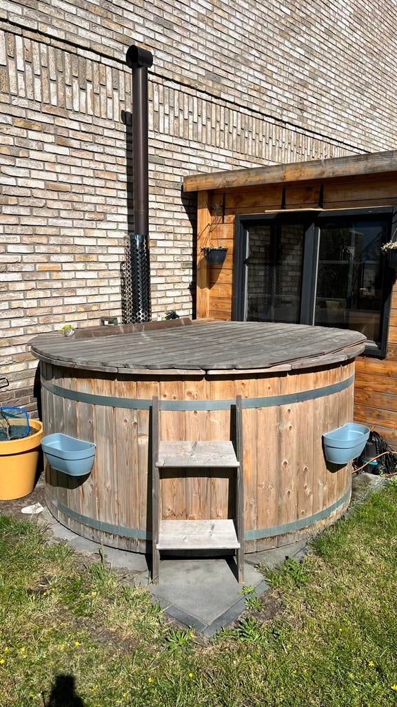 Houtgestookte hottub, Tuin en Terras, Bubbelbaden en Hottubs, Zo goed als nieuw, Afdekzeil, Ophalen