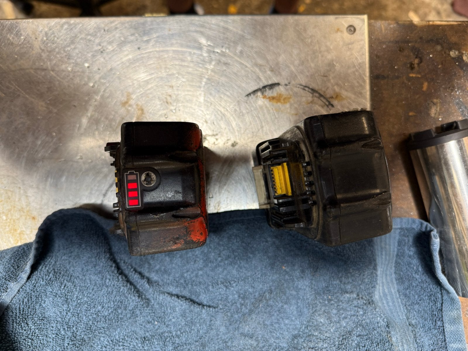 2x Makita 18V Li-ion accu's (5.0Ah en 4.0Ah), Ophalen of Verzenden, Gebruikt