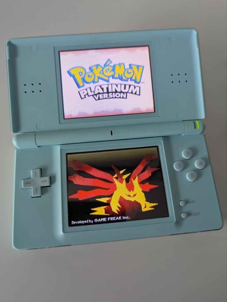 Nintendo DS Lite Lichtblauw in topstaat + oplader, Met games, Blauw, Ophalen of Verzenden, Zo goed als nieuw