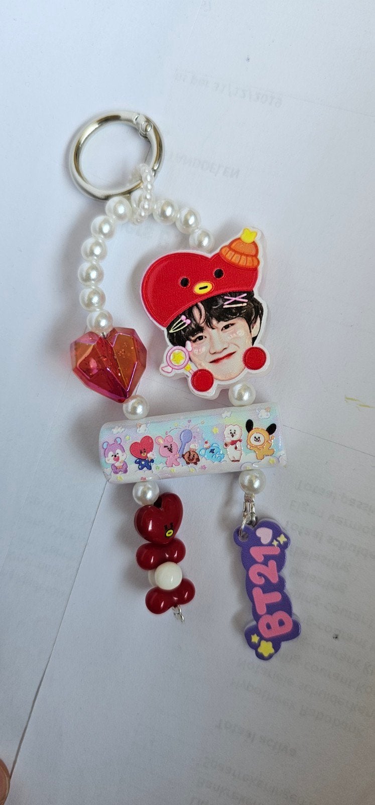 Leuke BTS BT21 sleutelhanger met parels en bedels, Ophalen of Verzenden, Nieuw, Knuffel of Figuurtje