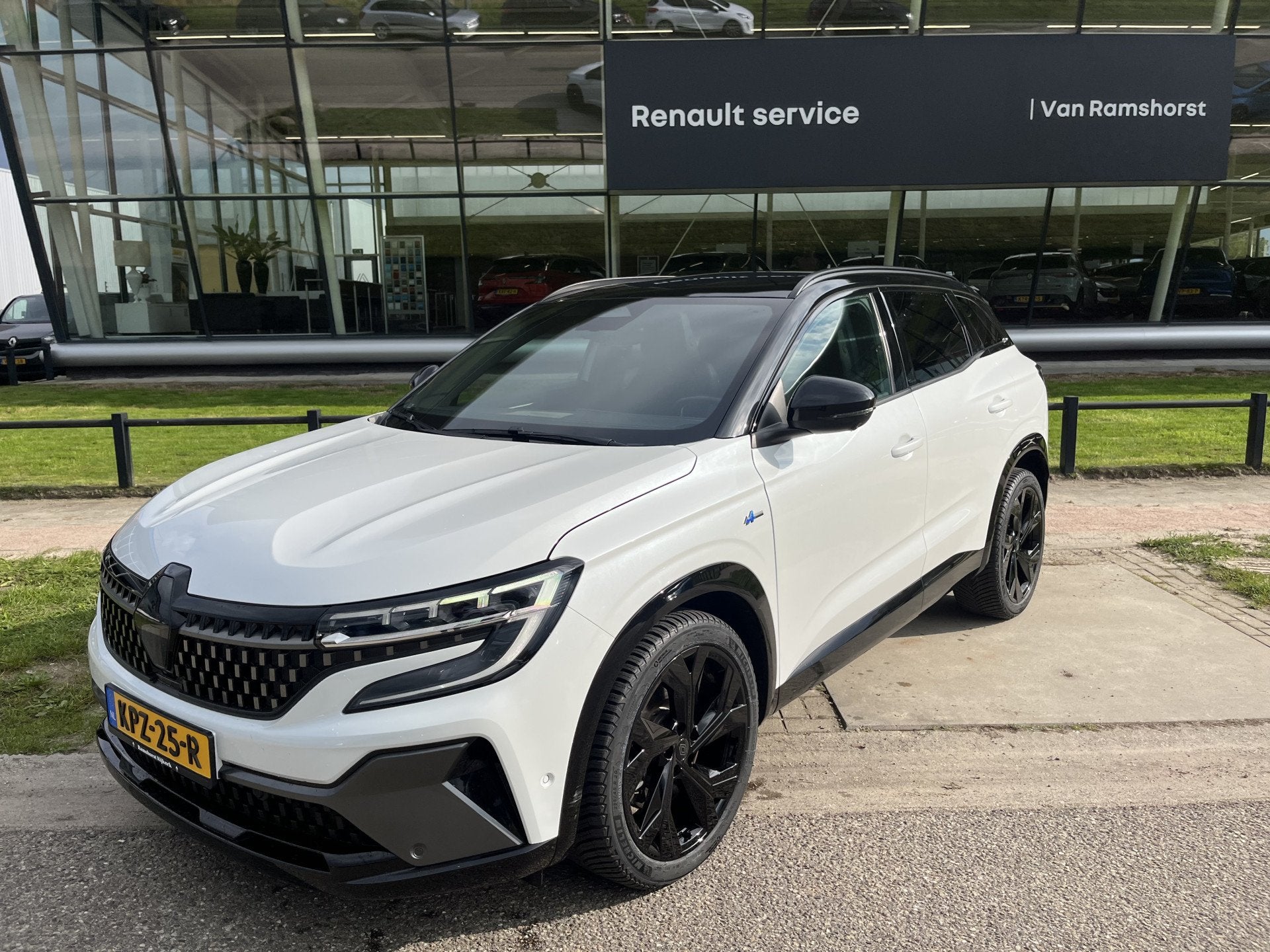 Renault Austral 1.2 E-Tech full hybrid 200PK iconic esprit A, Auto's, Verwarmde buitenspiegels, Gebruikt, 1199 cc, Wit