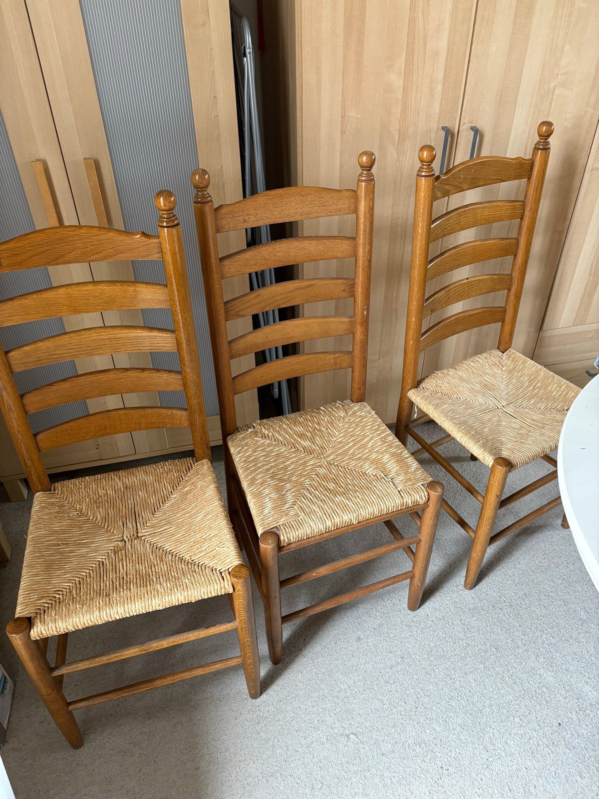 4x Houten stoelen met biezen zitting, Ophalen, Gebruikt, Bruin, Vier