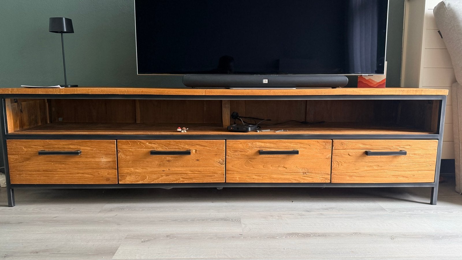 Robuust TV-meubel van eikenhout en metaal, Ophalen, Eikenhout, Zo goed als nieuw, 200 cm of meer