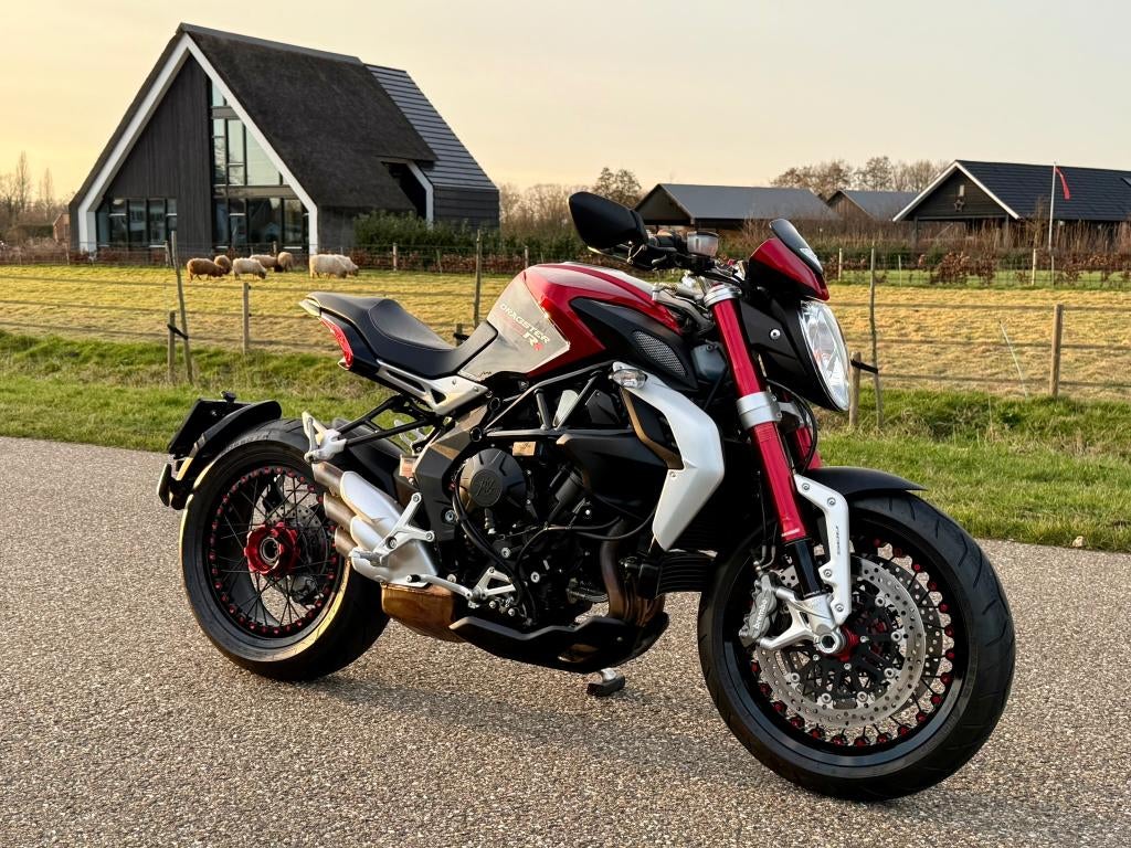 MV Agusta Dragster 800RR, Motoren, Motoren | MV Agusta, Occasion, Motorrijbewijs A, Bedrijf, 3 cilinders