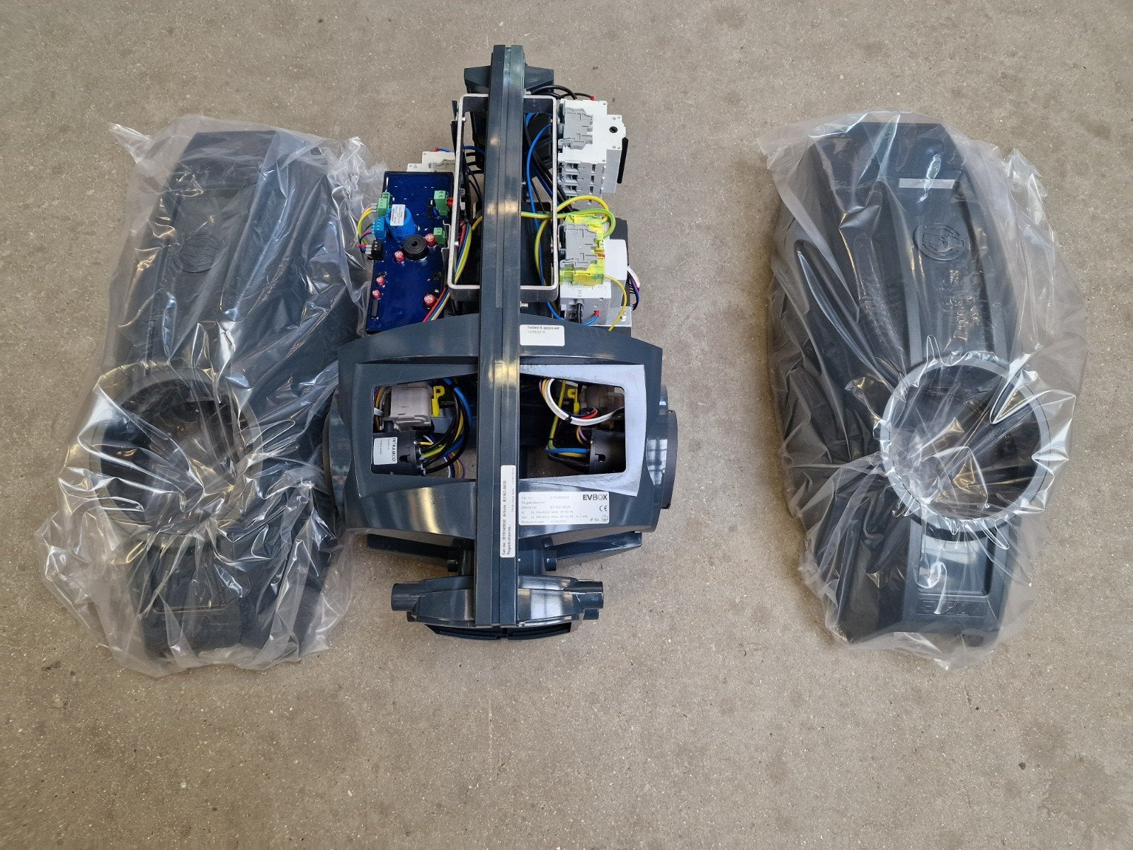 EV BOX bussinesline laadpaal, Auto diversen, Ophalen, Zo goed als nieuw, Laadpaal