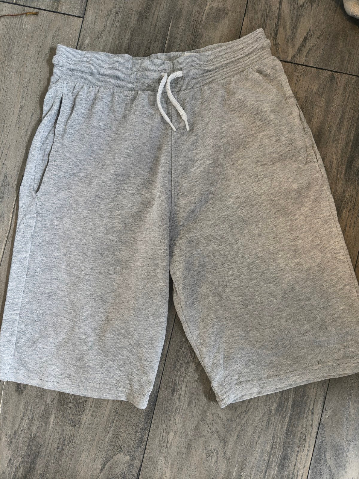 3 korte broeken, donkerblauw en grijs, met klein gaatje, Kinderen en Baby's, Kinderkleding | Maat 170, Broek, Gebruikt, Jongen of Meisje
