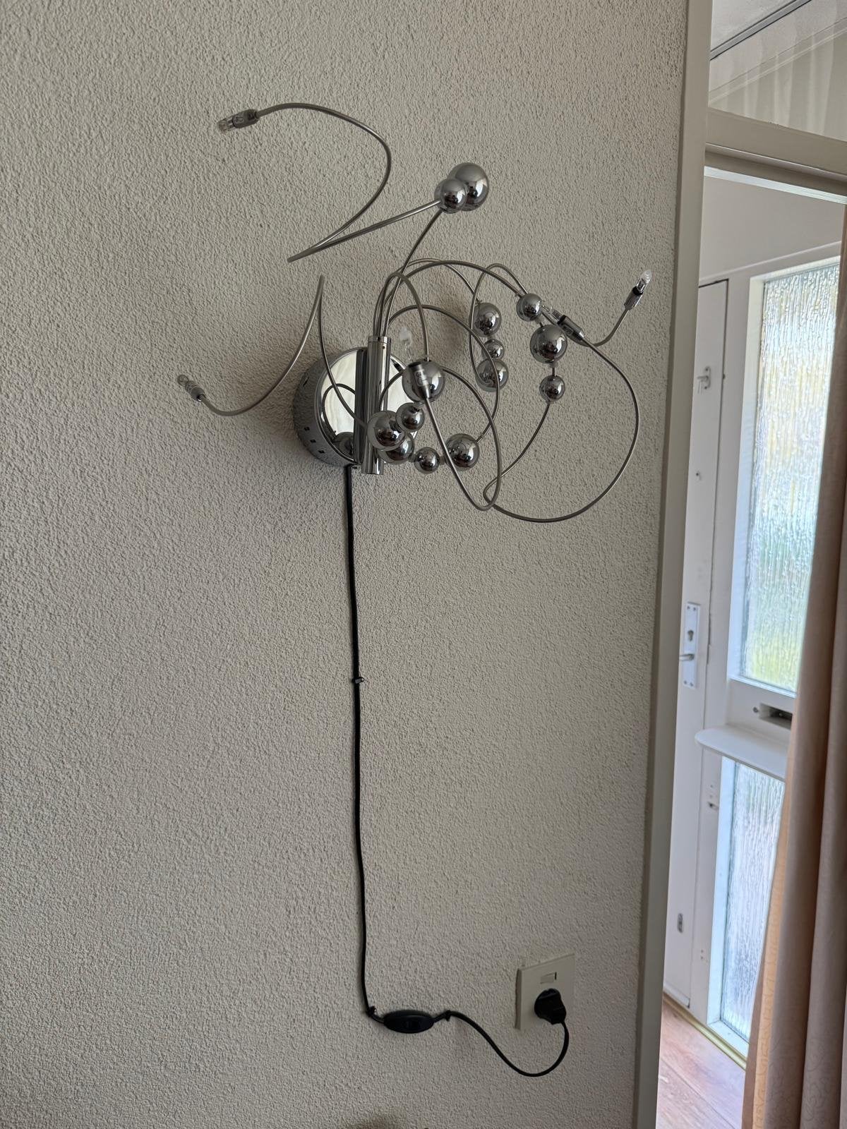 Zilverkleurige Wandlamp met Decoratieve Bollen, Ophalen, Met snoer/stekker, Gebruikt, Metaal