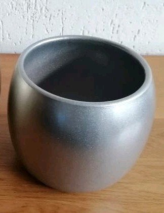 Bloempot zilverkleurig bolvormig € 3,50, Rond, Binnen, Ophalen of Verzenden, Zo goed als nieuw