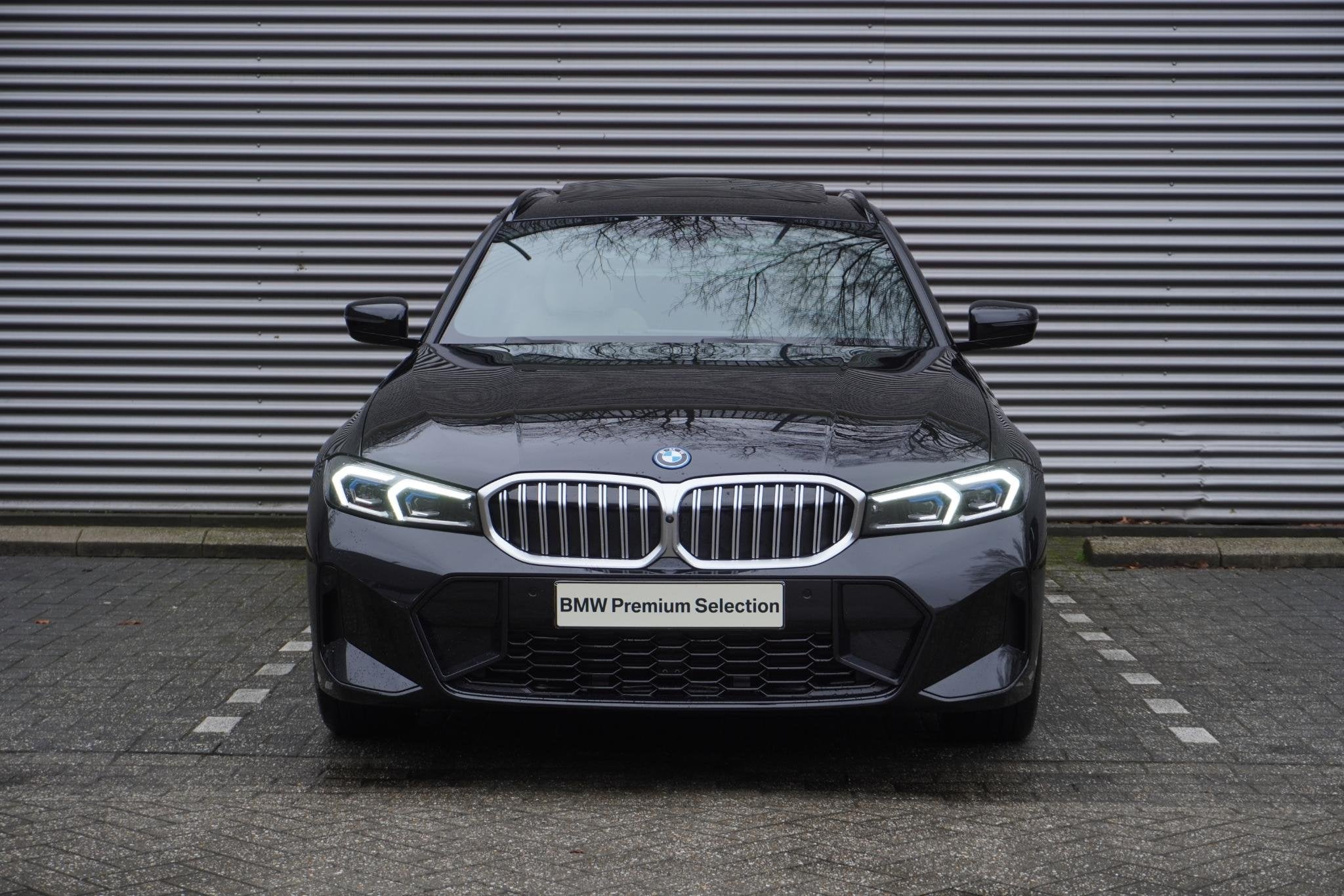BMW 3 serie Touring 330e Elektrisch verstelbare Stoelen | M, 1998 cc, Achterwielaandrijving, Gebruikt, 4 cilinders