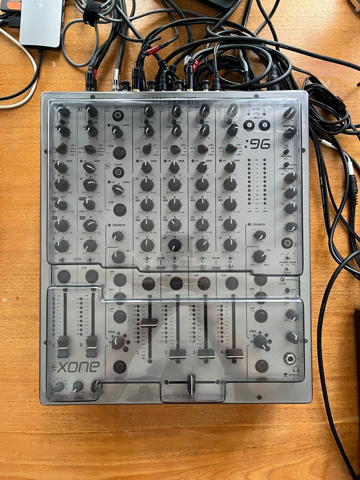 Allen & Heath Xone 96 incl. winkelgarantie en decksaver, Ophalen, Zo goed als nieuw, 5 tot 10 kanalen, Microfooningang