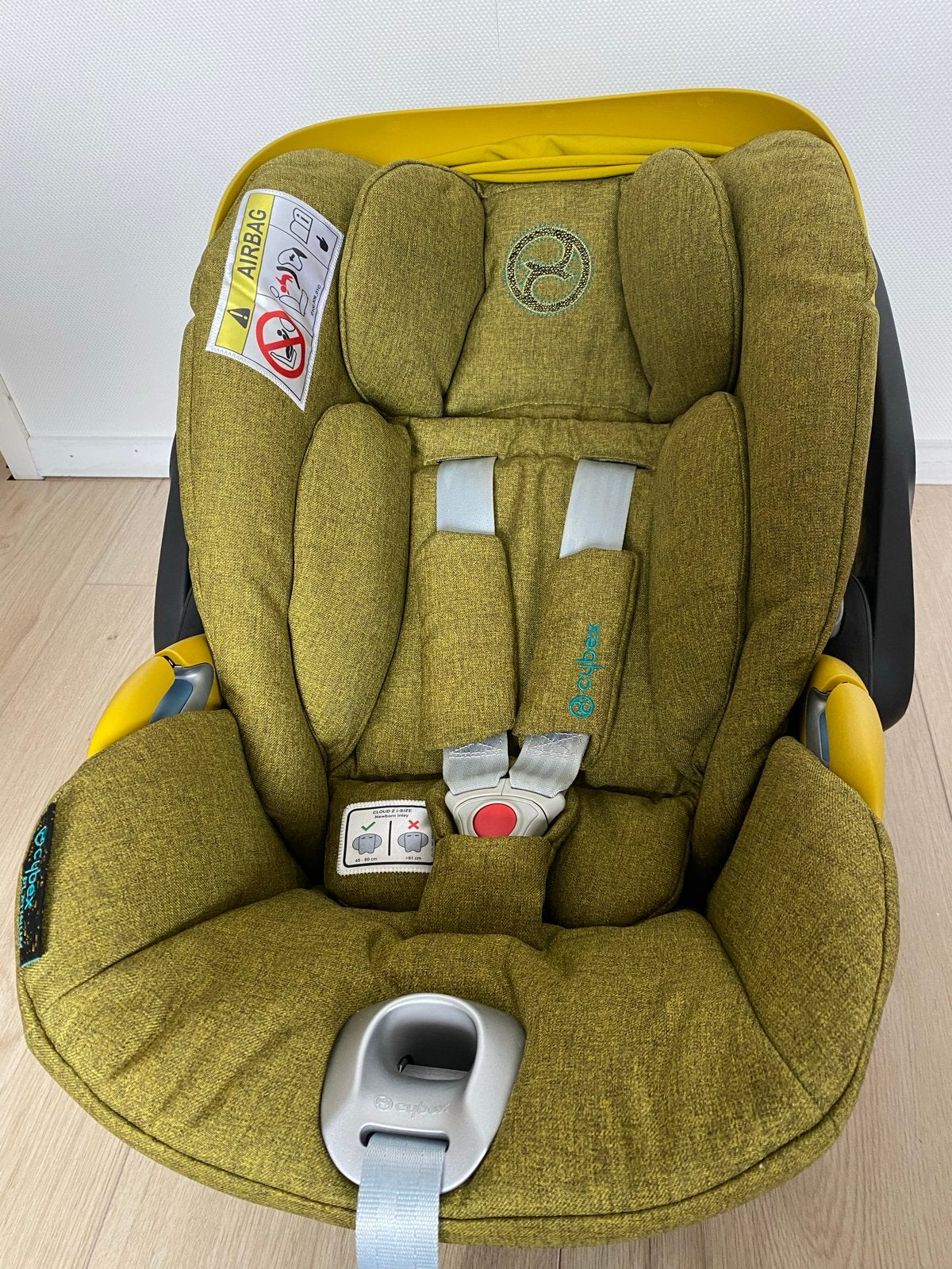 Cybex Platinum Cloud Z i-Size autostoel - Olijfgroen/Geel, Autogordel of Isofix, Verstelbare rugleuning, Zo goed als nieuw, 0 t/m 13 kg