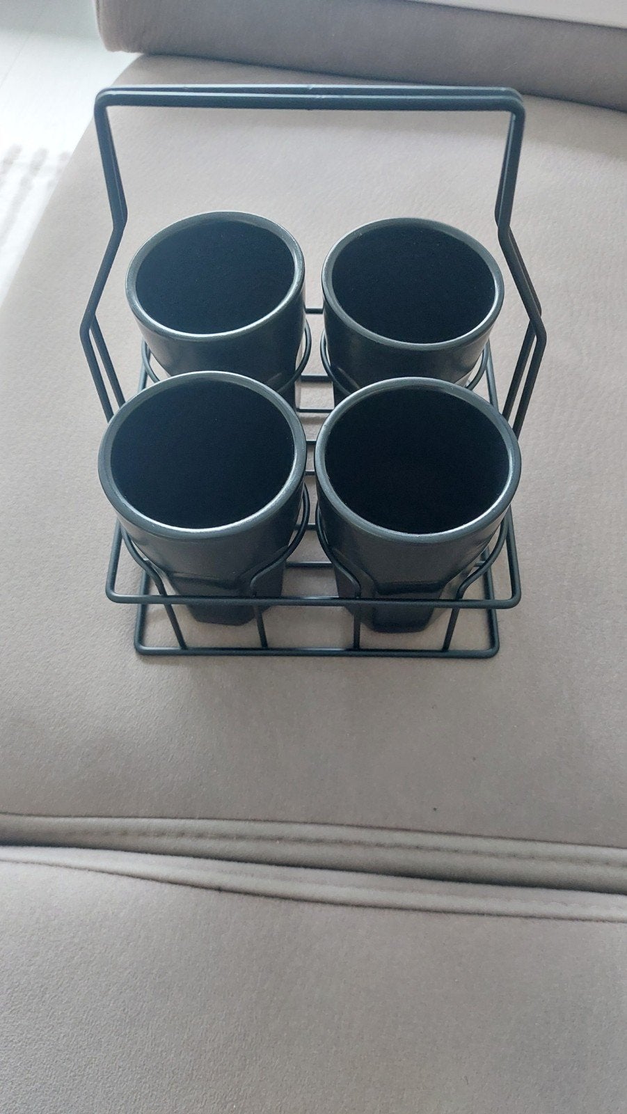 Gusta Serveersetje met 4 zwarte glaasjes in rekje, Overige typen, Gusta, Ophalen of Verzenden, Zo goed als nieuw