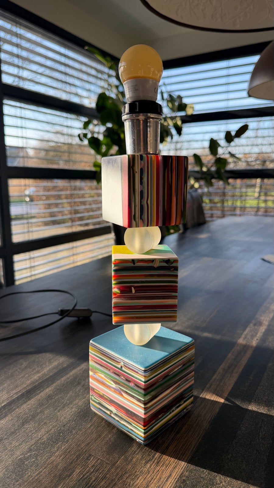 Unieke handgemaakte tafellamp van geperst plexiglas, Huis en Inrichting, Kunststof, Meerkleurig, Modern, Handgemaakt