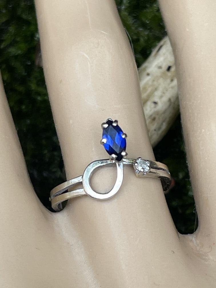 18 karaat witgouden ring met saffier en diamant