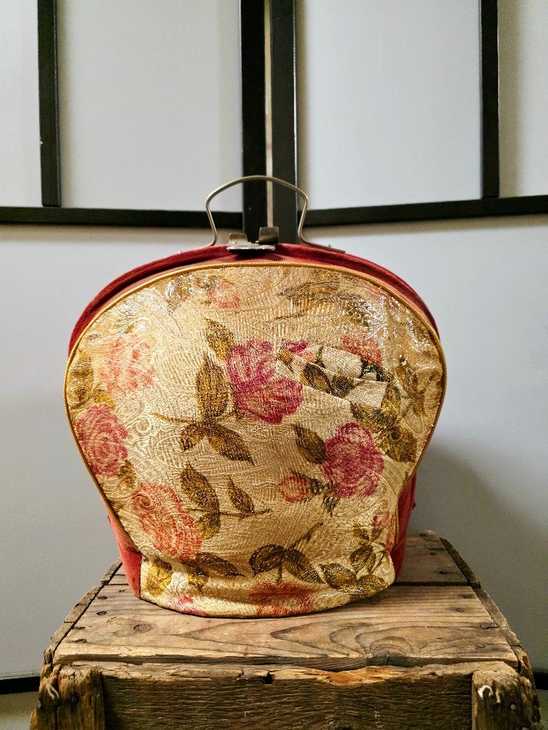 9722: Vintage Floral Tapestry Tea Cosy / Teapot Warmer, Gebruikt, Ophalen of Verzenden, Meerkleurig, Theedoos