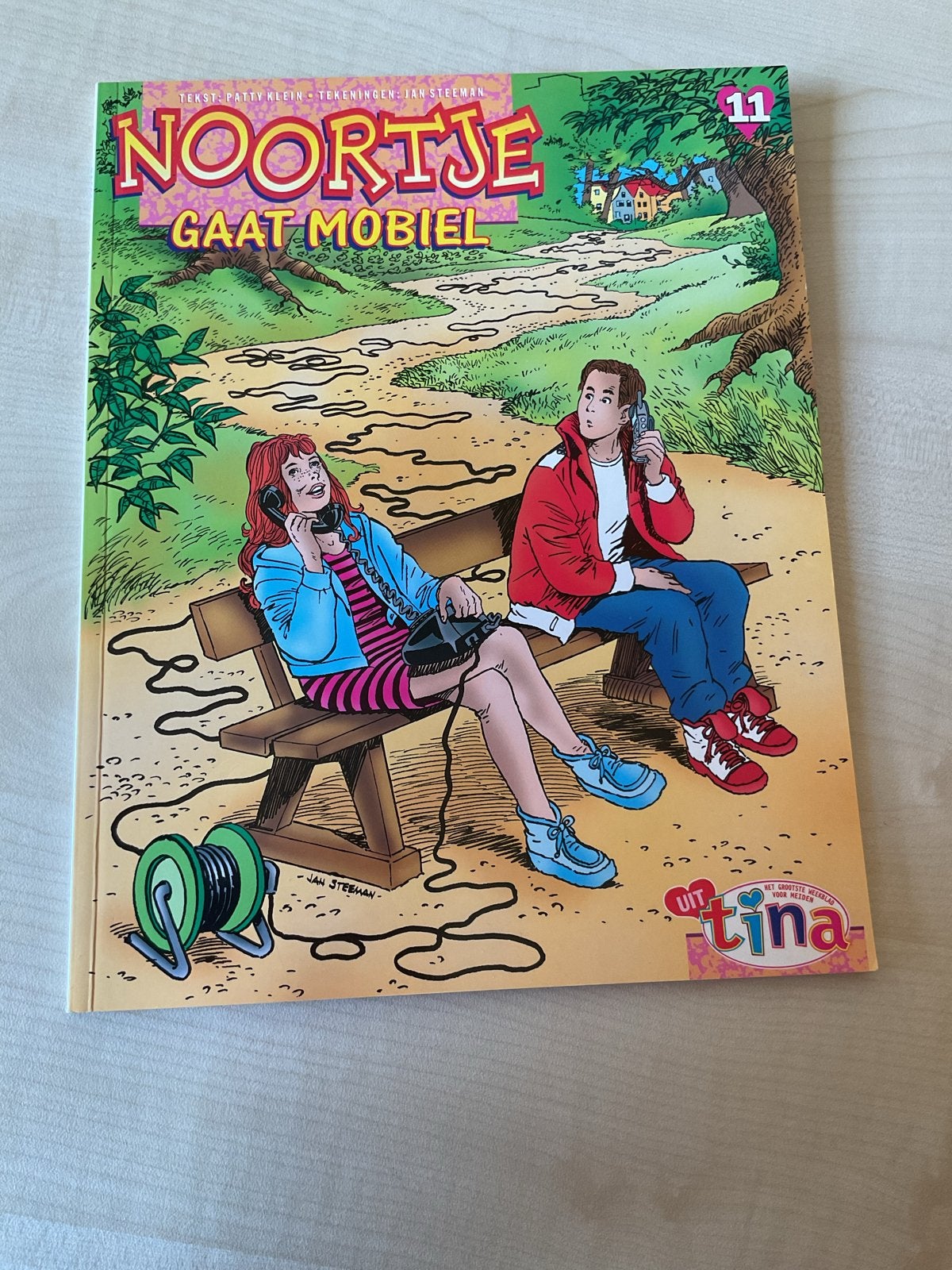 Noortje Gaat Mobiel - Stripboek nr. 11, Eén stripboek, Ophalen of Verzenden, Gelezen