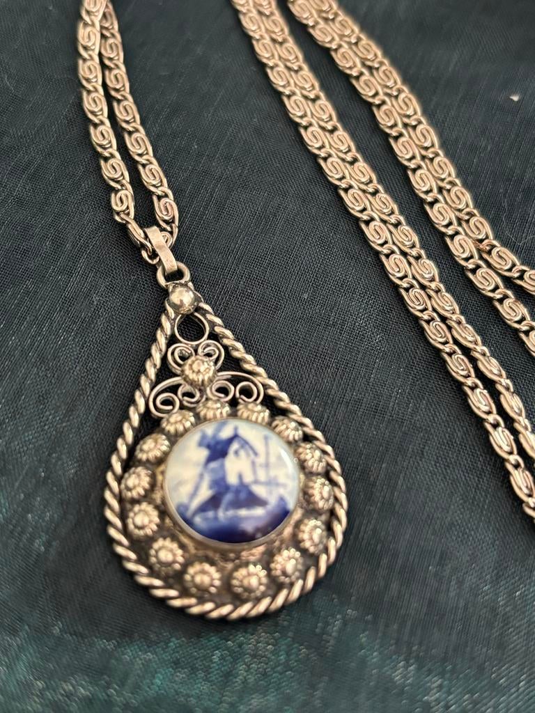Collier met hanger, met Delfts  schilderijtje!, Met hanger, Gebruikt, Blauw, Ophalen of Verzenden