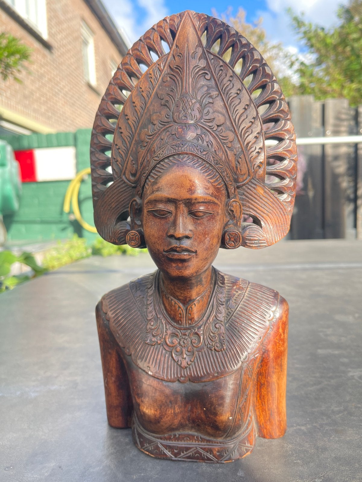 Houten Balinese Buste - Handgesneden Vrouw met Hoofdtooi, Antiek en Kunst, Kunst | Beelden en Houtsnijwerken, Buste, Ophalen of Verzenden