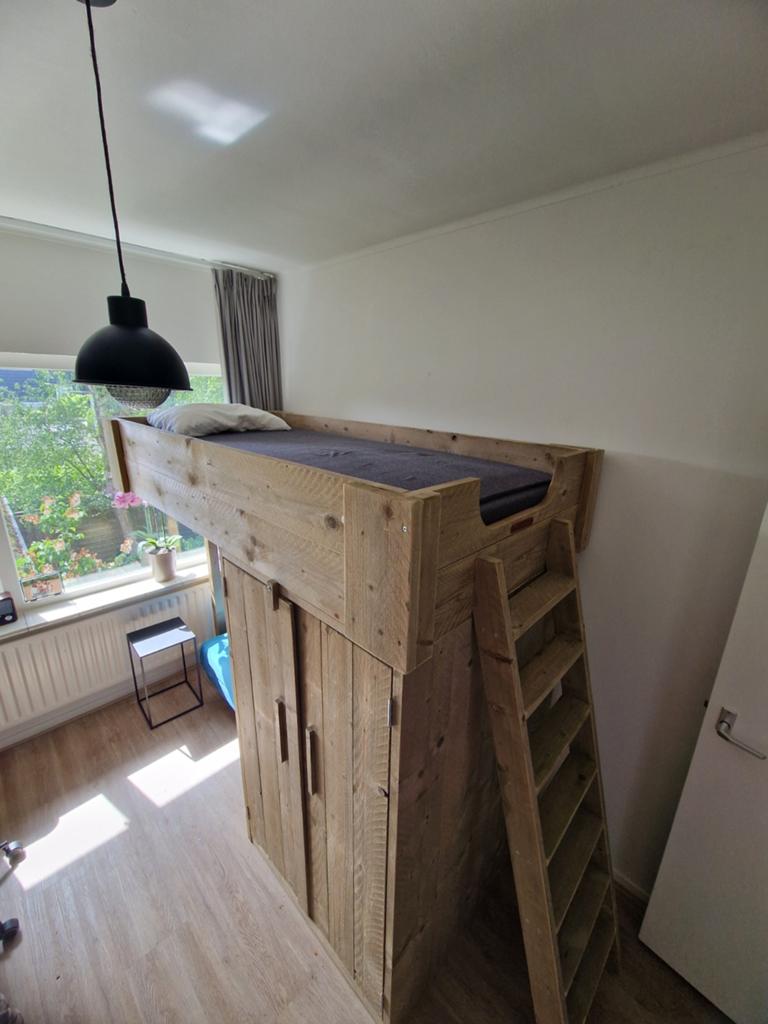 Mooie houten hoogslaper met kast/zitruimte, zeer goede staat, Ophalen, 85 tot 100 cm, Zo goed als nieuw, Hoogslaper of Stapelbed