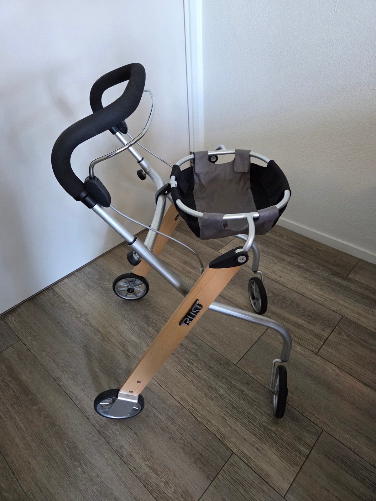 vrijwel nieuwe rollator., Diversen, Ophalen, Lichtgewicht, Zo goed als nieuw