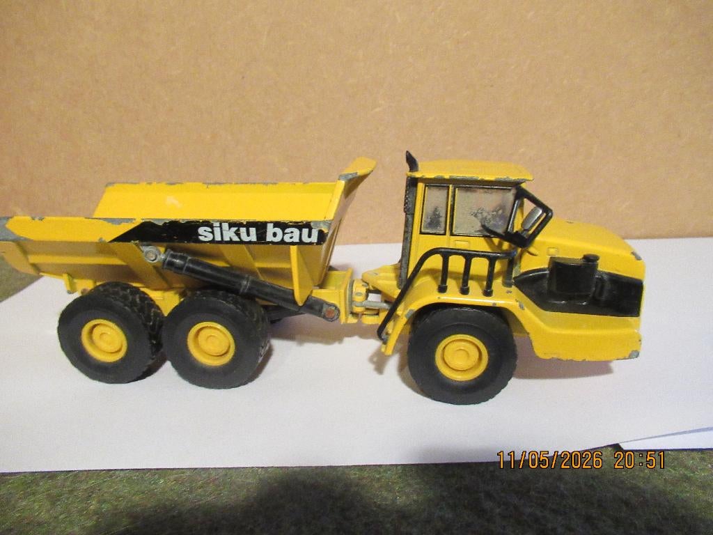 SIKU  bau  dumper, Hobby en Vrije tijd, Modelauto's | 1:32, Ophalen of Verzenden, Gebruikt, Tractor of Landbouw, SIKU