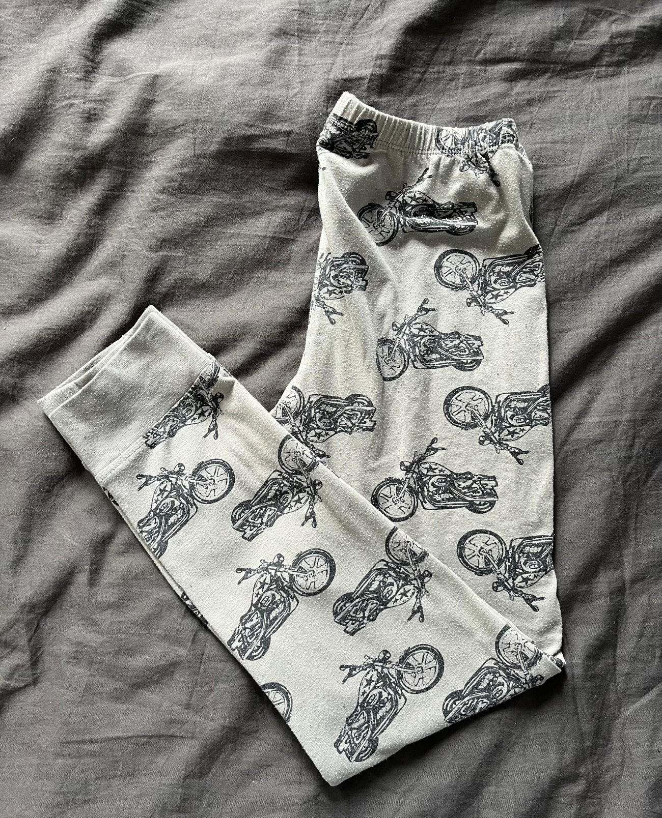 Jongens pyjamabroek mt 134/140 motorenprint / Harley pyjama, Kinderen en Baby's, Nacht- of Onderkleding, Gebruikt, Ophalen of Verzenden