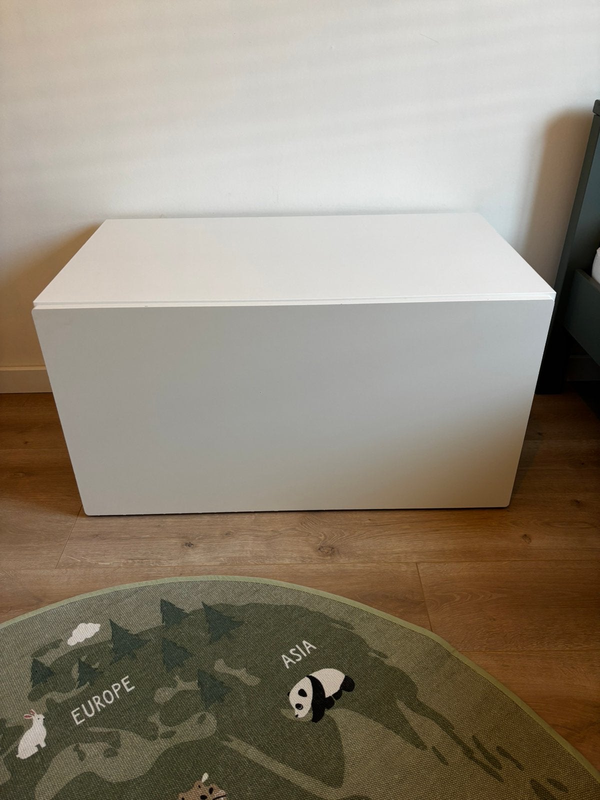 Ikea Smastad speelgoedkist met bank wit, Kinderen en Baby's, Kinderkamer | Commodes en Kasten, Minder dan 75 cm, 50 tot 70 cm