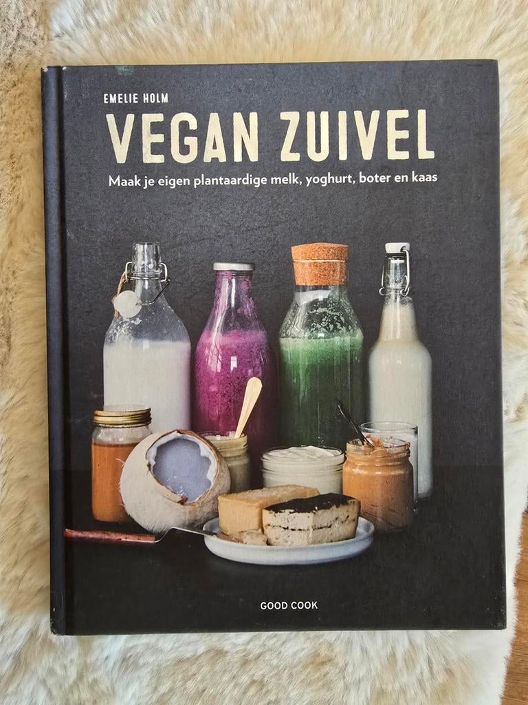Vegan Zuivel - Maak je eigen plantaardige melk, yoghurt, Boeken, Emelie Holm, Gezond koken, Ophalen of Verzenden, Overige gebieden