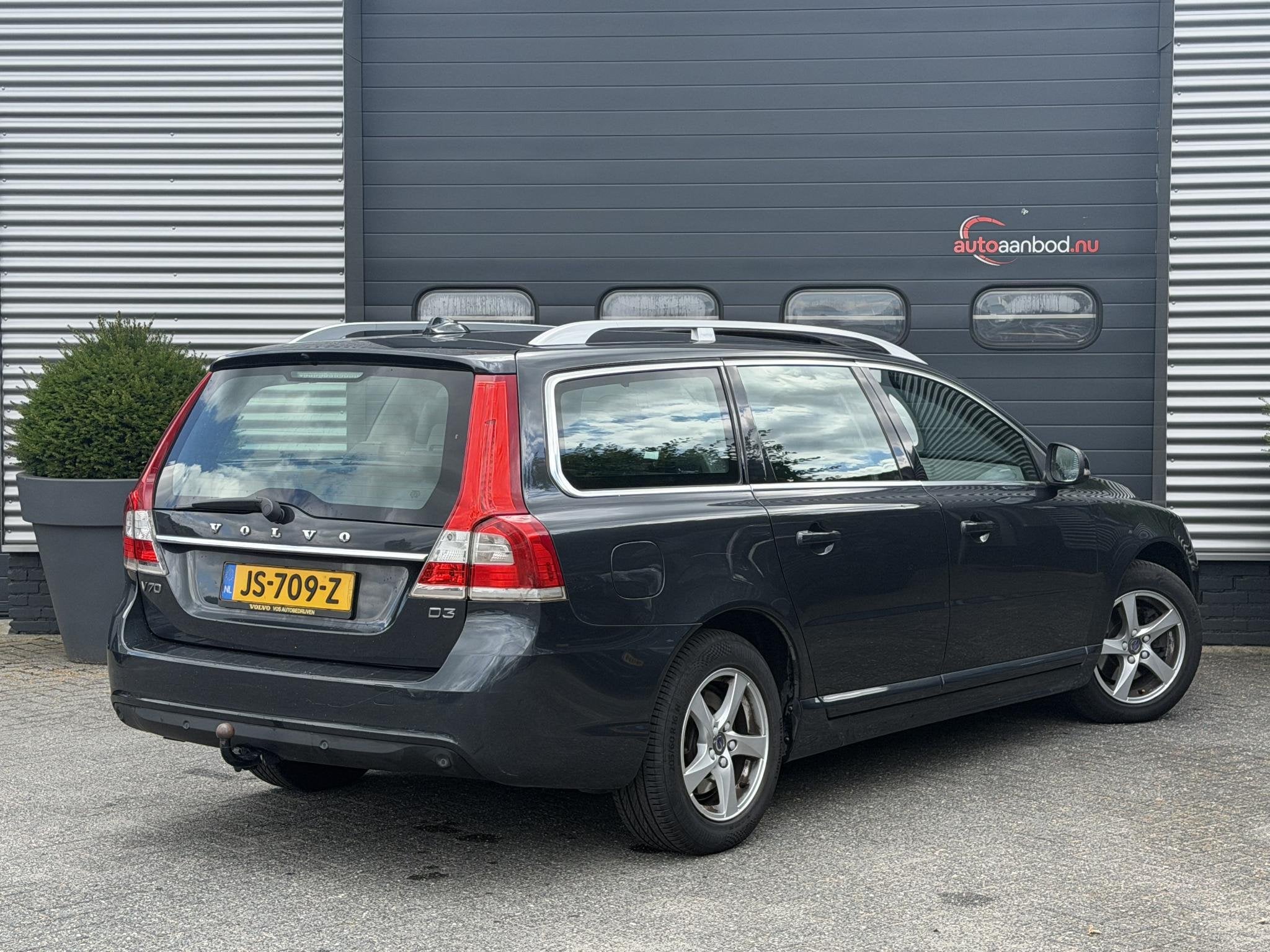 Volvo V70 2.0 D3 Polar+ | Panoramadak | Navigatie | Lederen, Voorwielaandrijving, 4 cilinders, 1570 kg, Zilver of Grijs