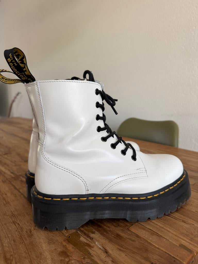 Dr Martens, Ophalen of Verzenden, Zo goed als nieuw, Wit