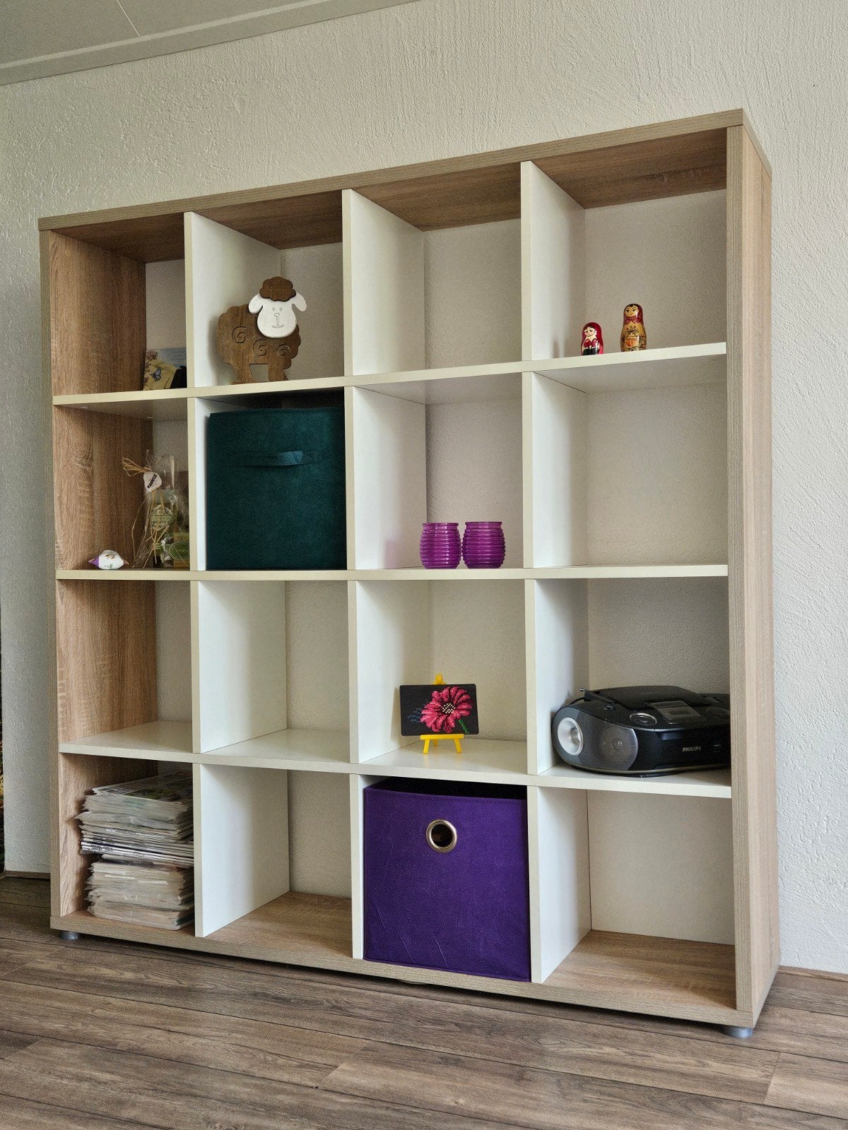 Nette kast met 16 vakken - wit/houtkleur, Ophalen, Met plank(en), Gebruikt, 150 tot 200 cm