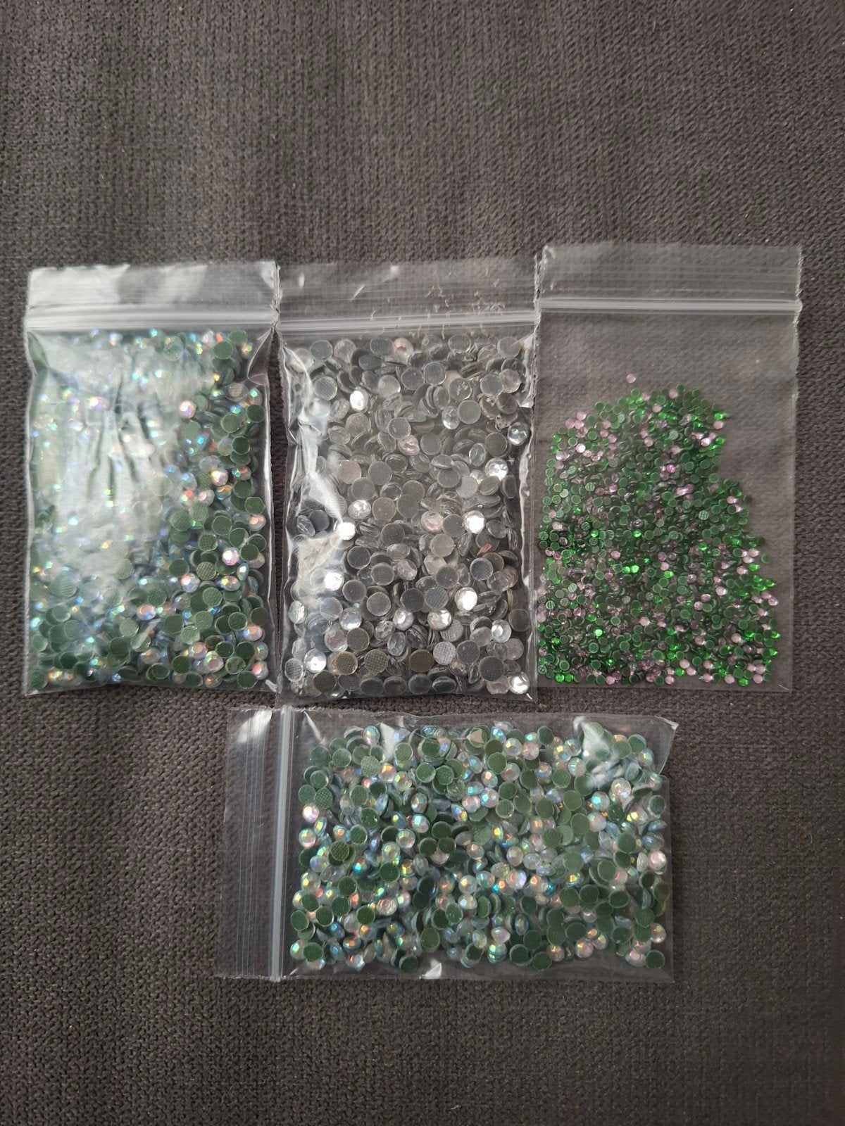 pakket hotfix steentjes strass zilver roze groen, Hobby en Vrije tijd, Ophalen of Verzenden, Nieuw, Hotfix steentjes