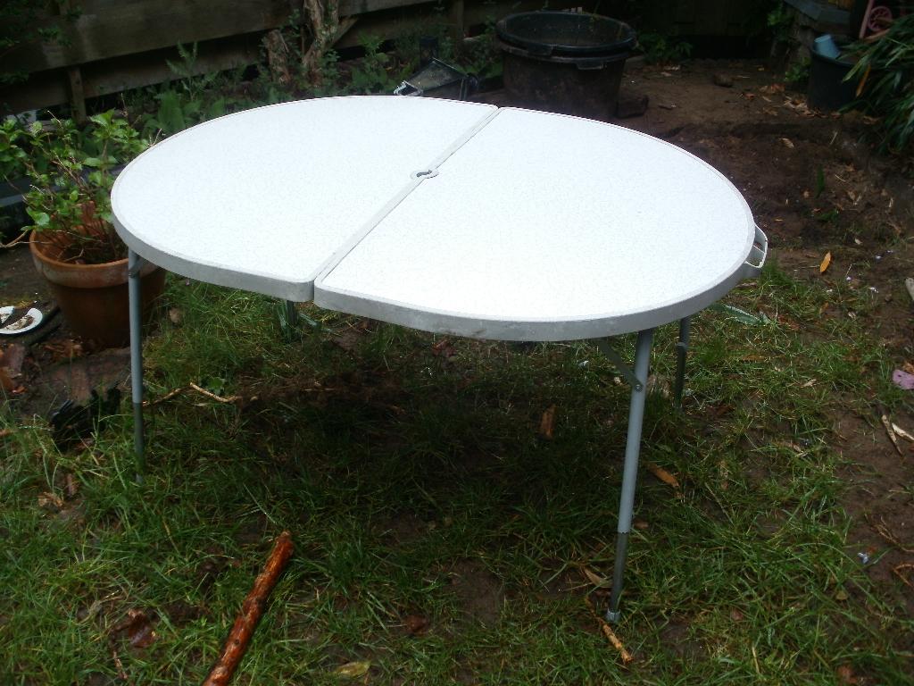 campingtafel, in hoogte verstelbaar en inklapbaar, Caravans en Kamperen, Ophalen, Gebruikt, Campingtafel