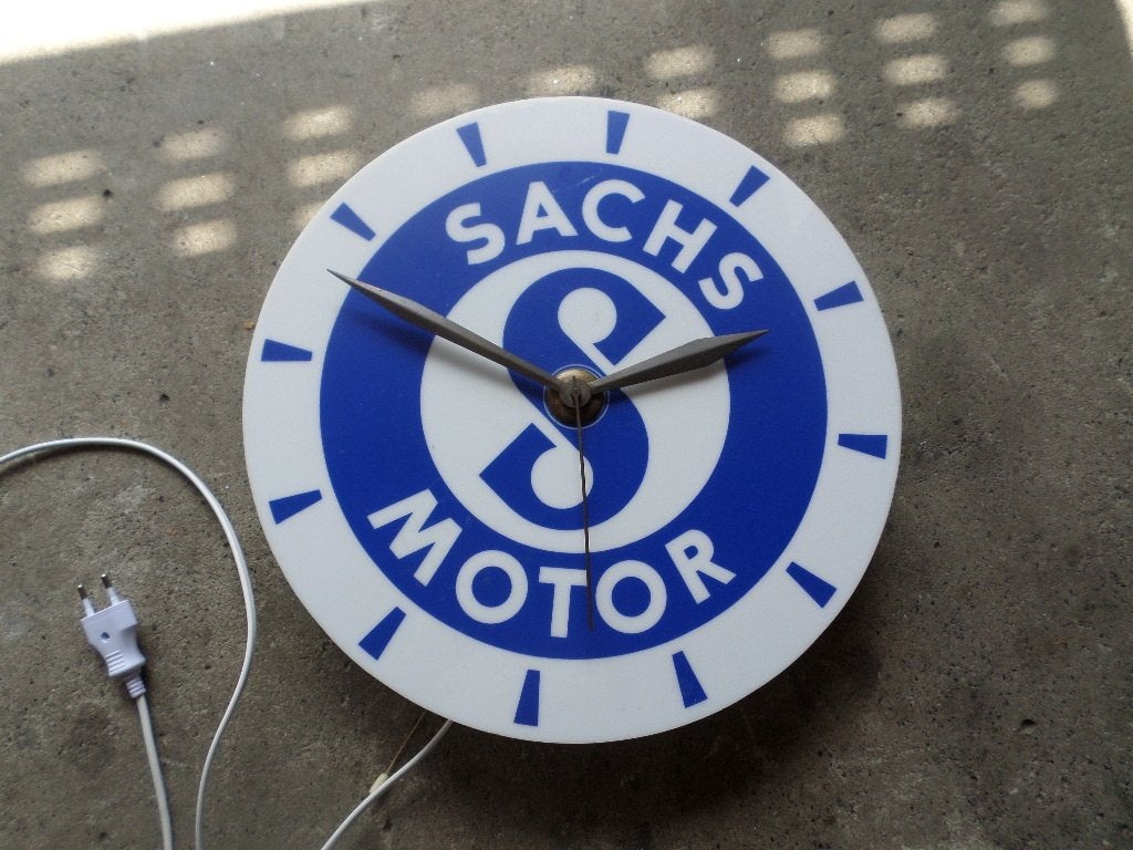 sachs garage wandklok jaren 60, Ophalen of Verzenden, Gebruikt, Lichtbak of (neon) lamp