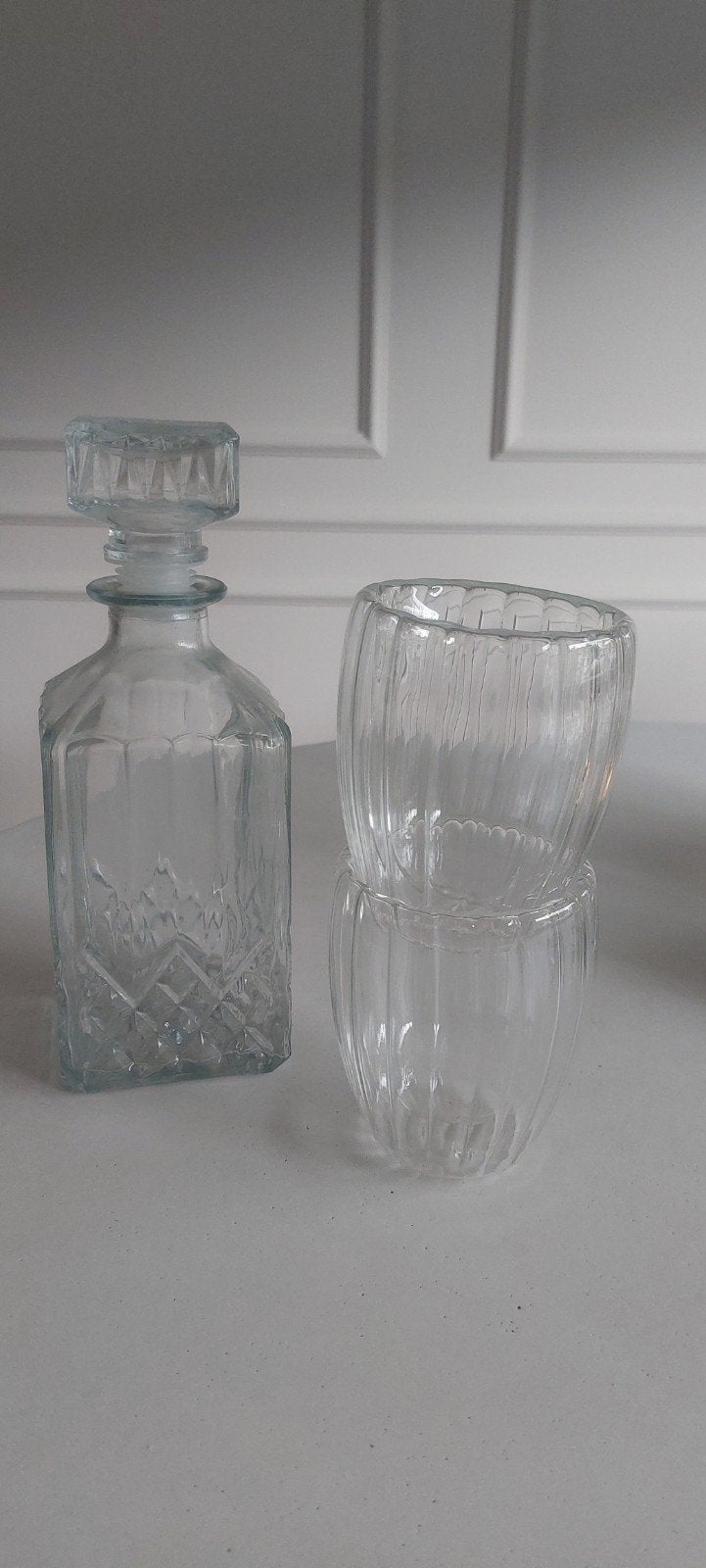 Glazen karaf met twee bijpassende mokken, Huis en Inrichting, Ophalen of Verzenden, Zo goed als nieuw, Glas