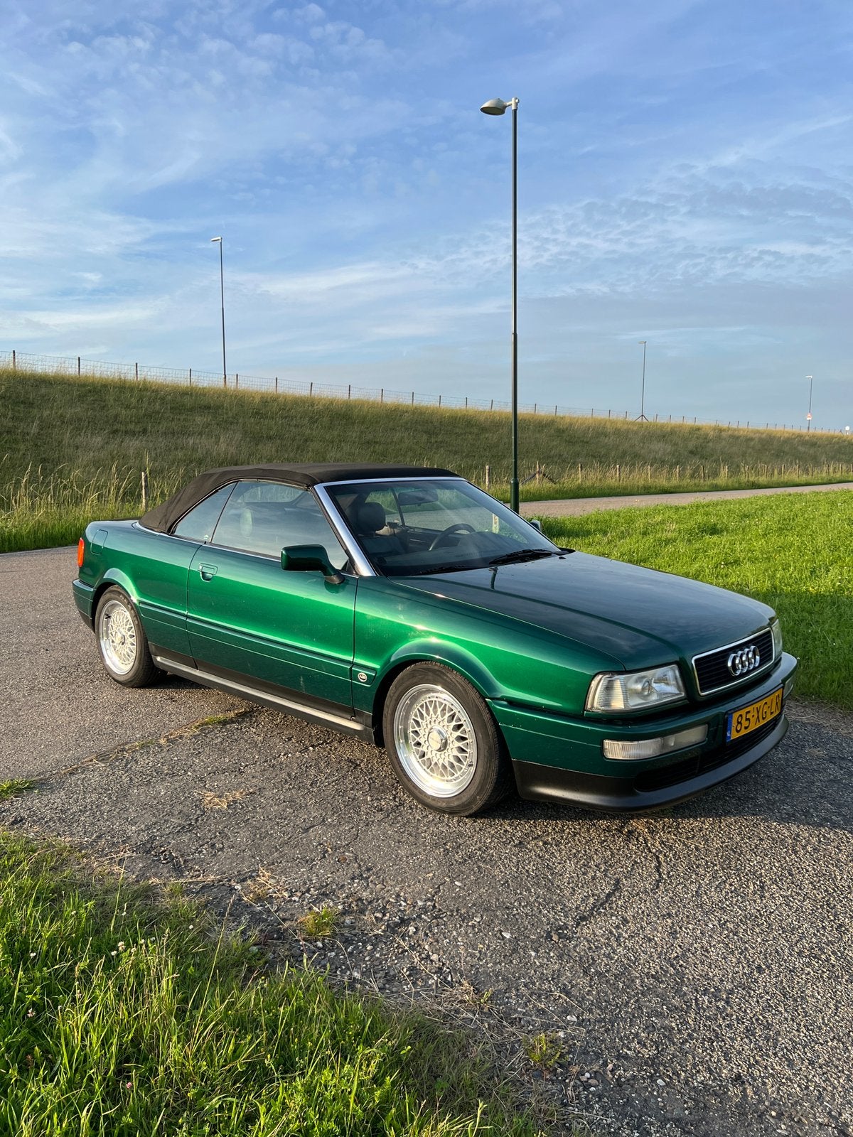 Zeer nette Audi Cabrio 2.8 128KW AUT E2 1996 Groen, Auto's, Audi, Zwart, Cabriolet, 4 stoelen, Leder en Stof