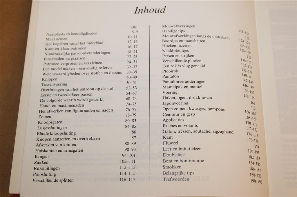 Knippen En Naaien Met Burda — Dameskleding Maken, Boeken, Ophalen of Verzenden, Gelezen